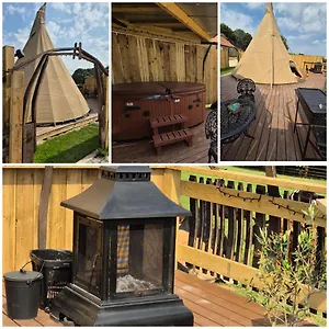  Lodge Burtree Country House, Tipi's, Treehouse & & House With Hot Tubs In A Private Garden